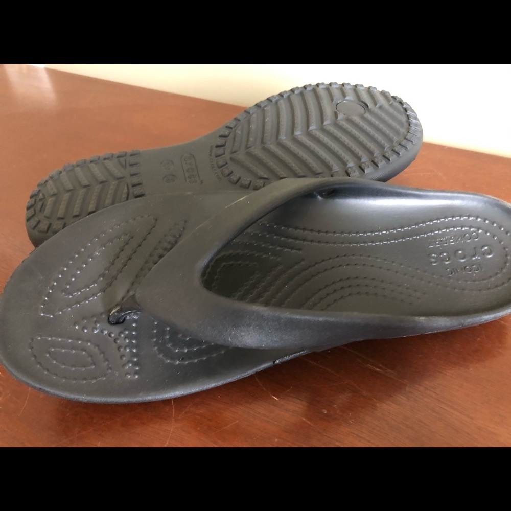 Crocs Iconic Comfort flip flops black, Brand new.